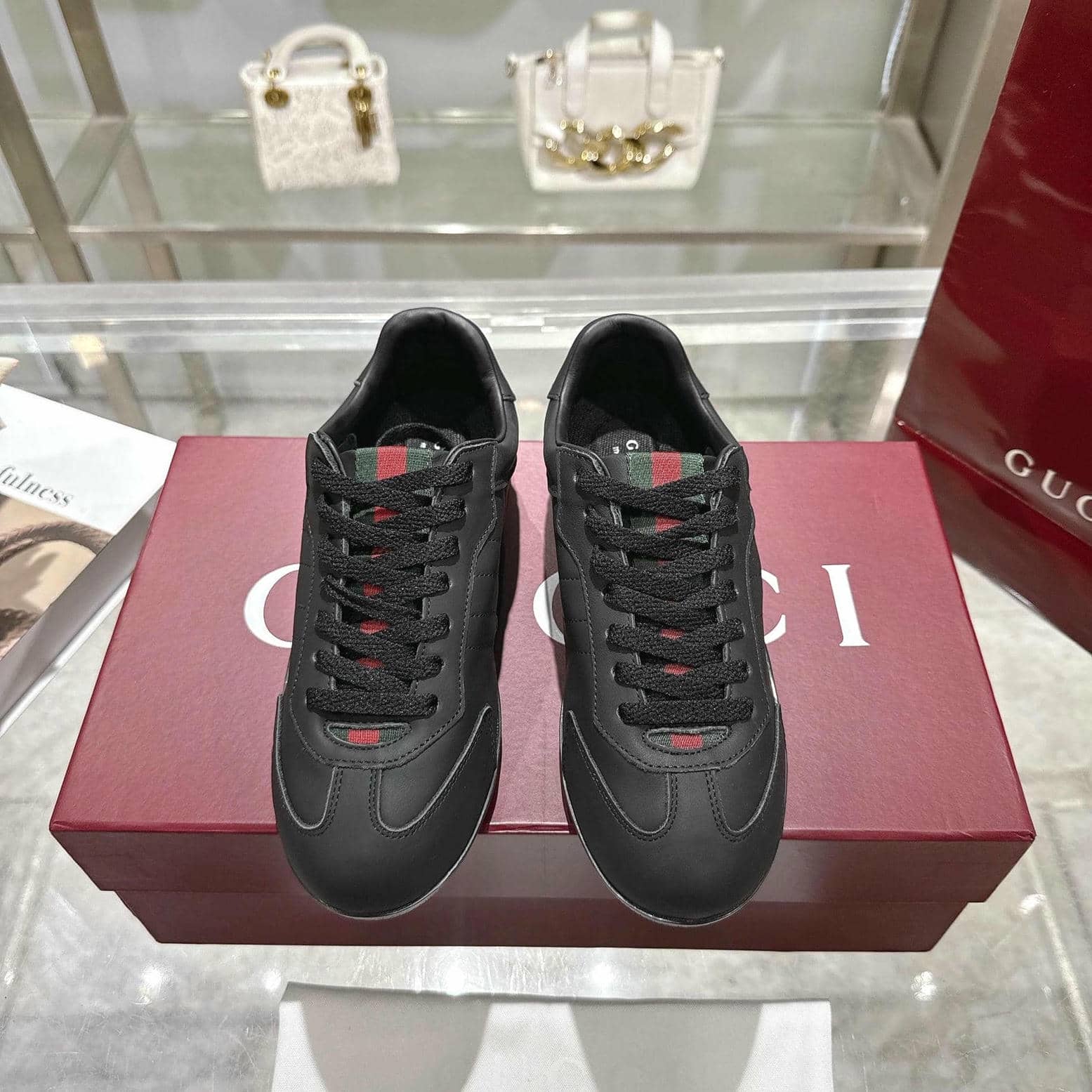 004 Sneaker